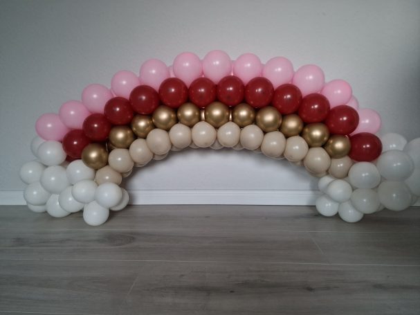 Regenbogen Regenbogen aus kleinen Luftballons